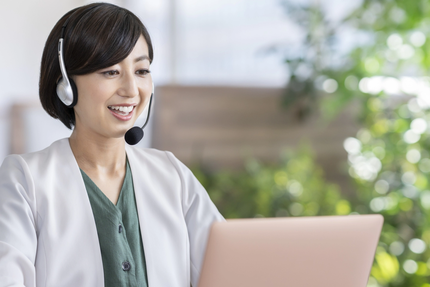 専任オペレーターの笑顔